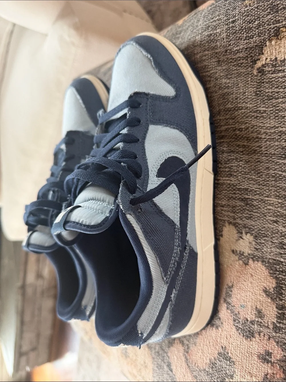 Nike Men’s Low-Top Sneakers in Navy and Light Blue